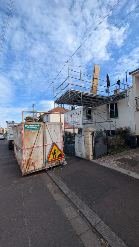 chantier couverture Clermont-Ferrand benne gravats