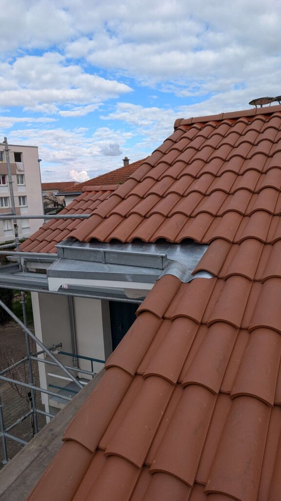 couvreur Aubière rénovation toiture en tuiles oméga 13