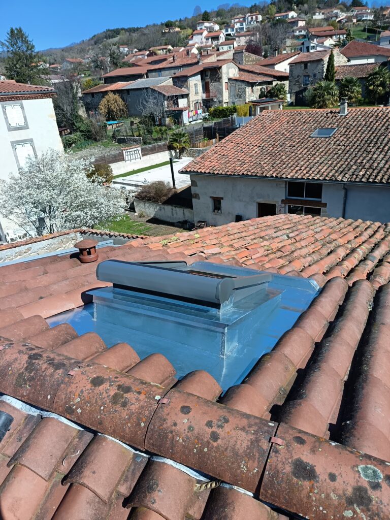 volet roulant solaire velux toiture