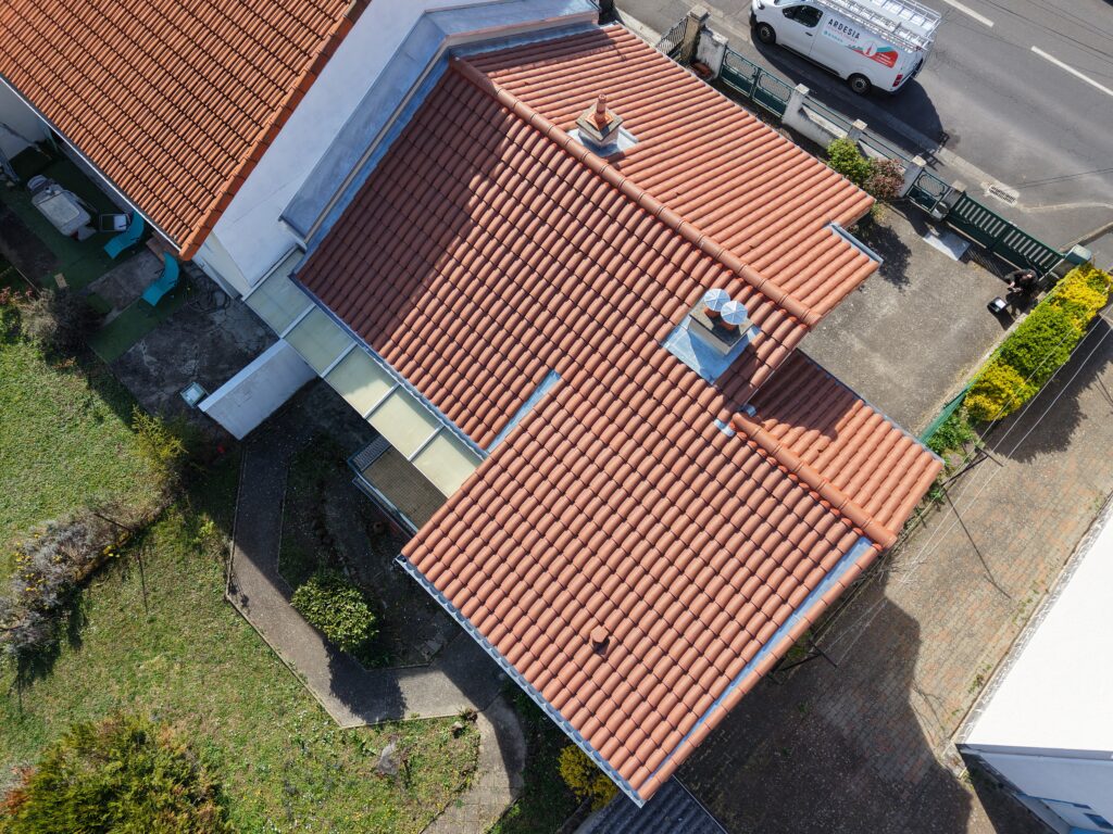 rénovation toiture Aubière vue drone couverture tuiles