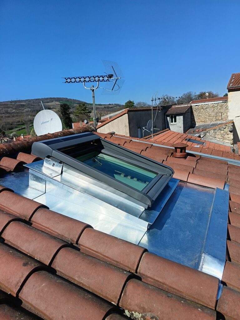 volet roulant solaire velux toiture